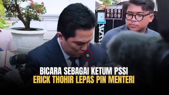Momen Erick Thohir Lepas Pin Menteri Saat Diwawancara Soal Timnas