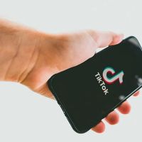 TikTok Bakal Beri Peringatan saat Pengguna Bagikan Konten yang Belum Terverifikasi