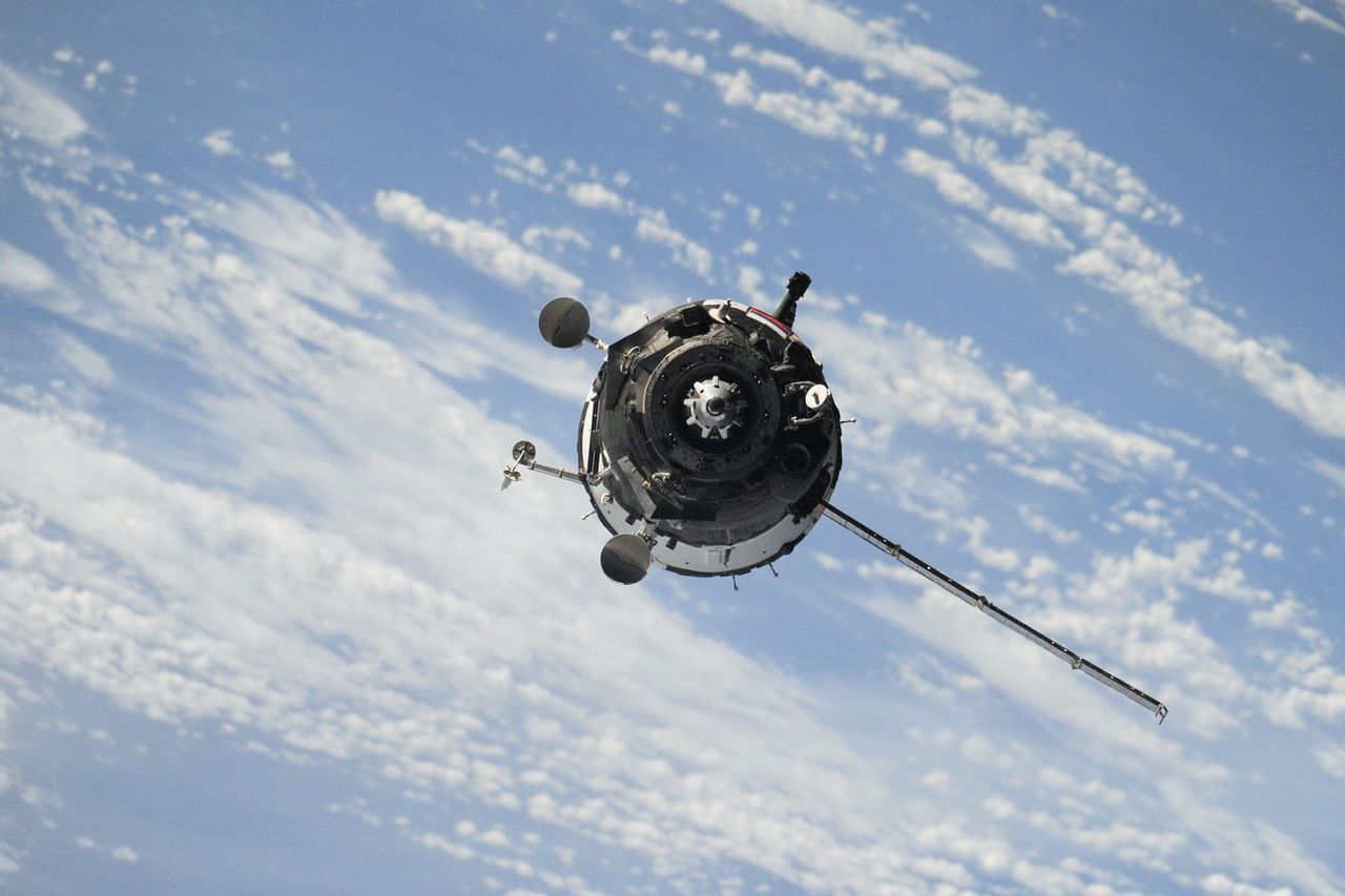 日本はまだ環境に配慮し、「木製」衛星を作り、2023年に送られた時間があった