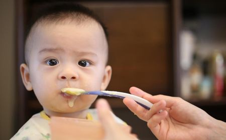 Perlukah Steril Alat Makan Bayi? Ini Penjelasannya