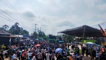 نقل الفحم الغاضب ينتهك SE ، سكان باتانجاري جامبي يحظرون تقاطع مالاباري ، سومطرة سنترال كروس رود مشلول