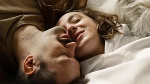 Tips Cara Menservis Suami agar Ketagihan Bercinta
