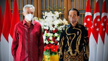 President Jokowi Greets PM Lee In Bintan