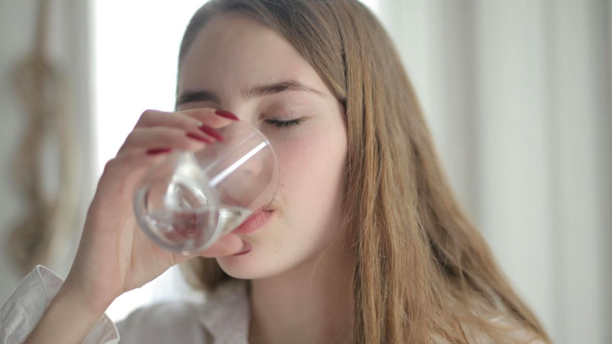 Drinking Less Water Can Trigger PMS and Cramps During Menstruation