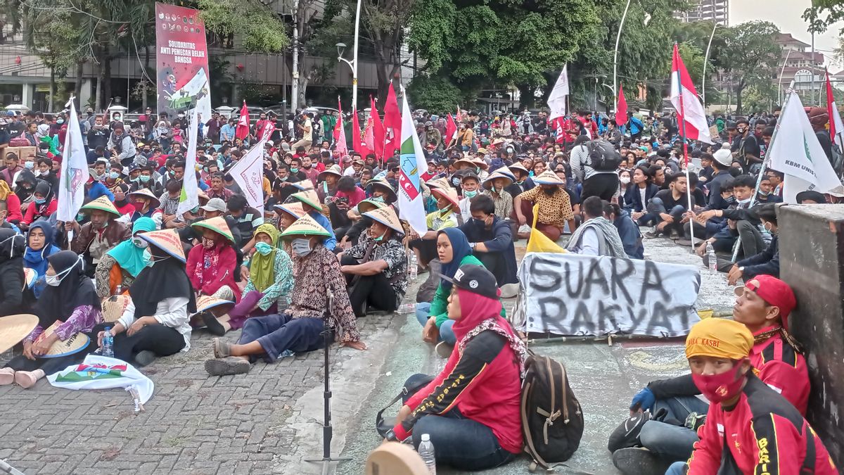 Demo di Tugu Proklamasi, Buruh: DPR Pakai Uang Rakyat, Tapi Buat UU Seperti Anak TK