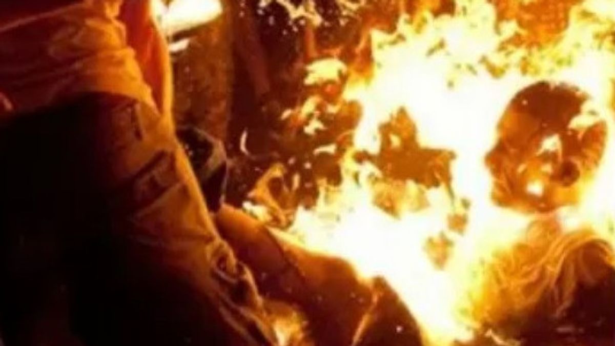 غمر البنزين أثناء إشعال النار ، كان تامبال بان في كيلابا جادينغ ألامي بجروح محترقة بجدية