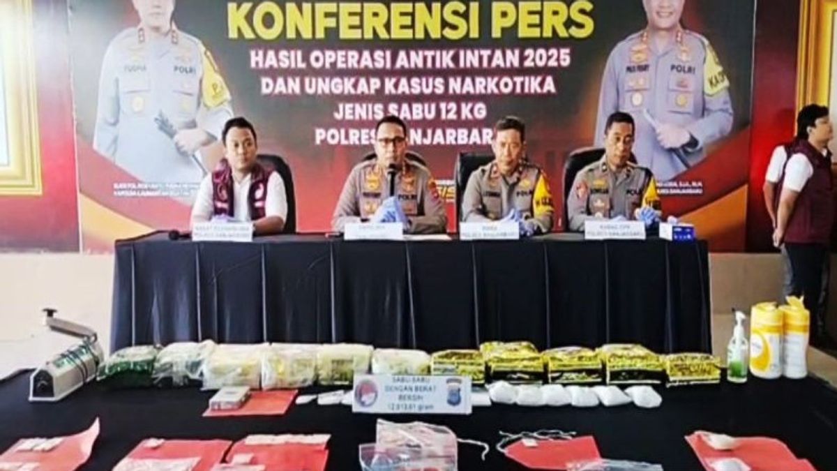 arrestation de 3 auteurs du réseau Fredy Pratama à Kalesl, la police de Banjarbaru sécurisée 12 kg de méthamphétamine