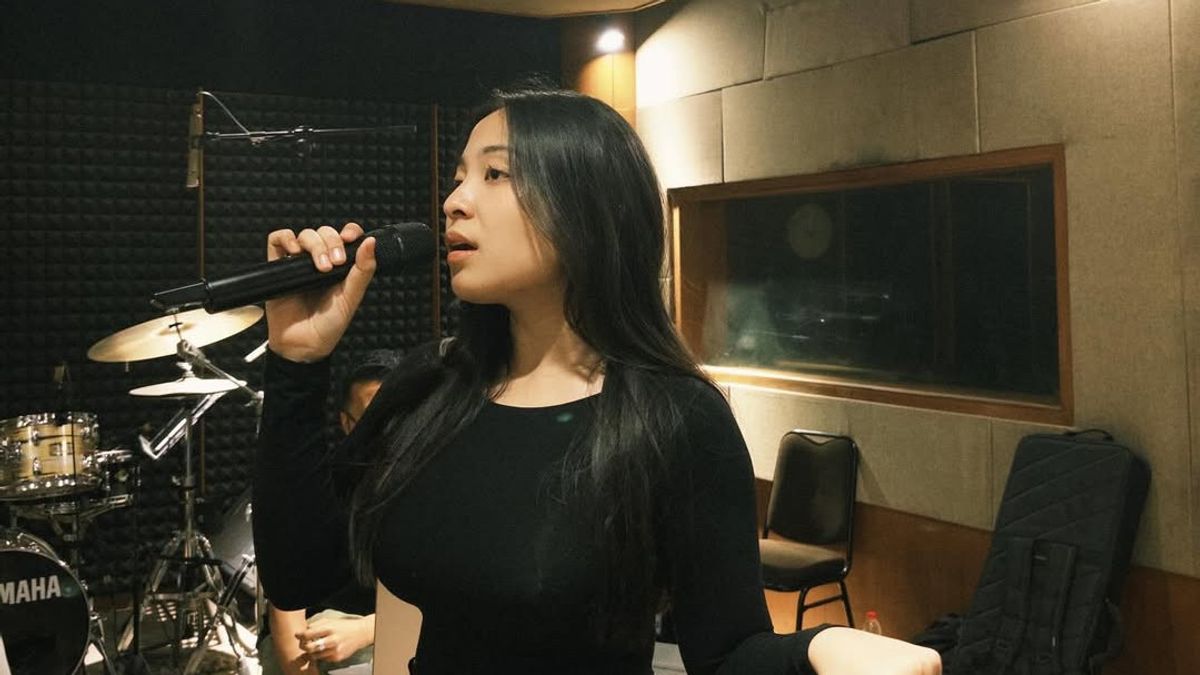 Cerita Bernadya di Balik Lagu Untungnya, Hidup Harus Tetap Berjalan yang Hampir Batal Rilis