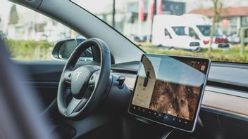 Huawei Copot Jabatan Pakar Kemudi Otonom karena Komentari Autopilot Tesla