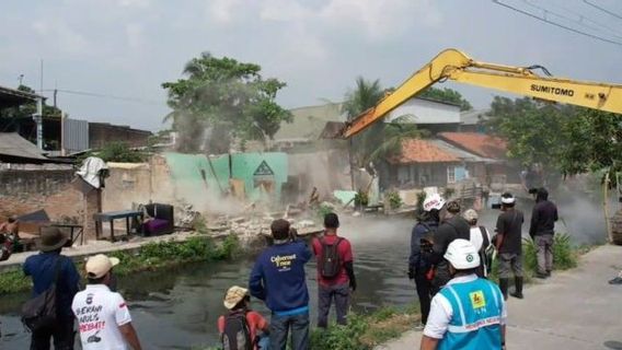 515 bâtiments sauvages tout au long de la période à Bekasi Disikat Pour anticiper les inondations