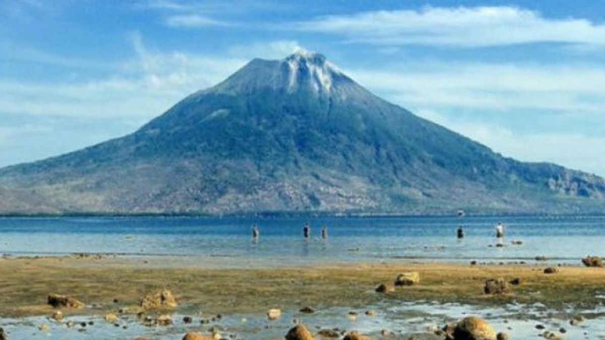 Gunung Ile Lewotolok di Lembata Erupsi 3 Kali, Warga Diminta Pakai Masker Cegah ISPA