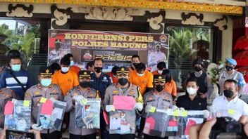 10 Online Gamblers In Badung Arrested By Police