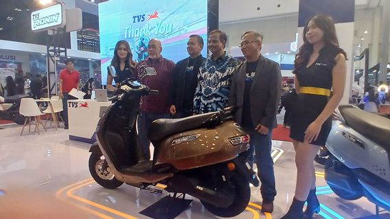 TVS Luncurkan Motor Listrik Entry-Level iQube di IMOS 2024, Dijual Mulai 2025