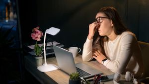 Terlalu Sibuk Bekerja? Ini 5 Bahaya Kesehatan yang Diam-Diam Mengintai