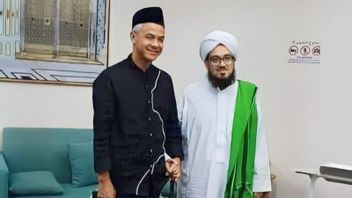 在副朝的中途,Ganjar Silaturahmi前往Sayyid Ahmad bin Muhammad Al Maliki的Ulama住所