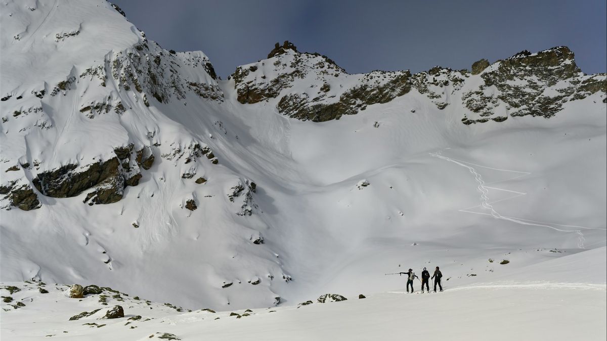 Pegunungan Salju Kalifornia Longsor, 6 Pemain Ski Selamat, 10 Lainnya Hilang