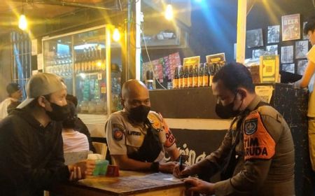 Tim Garuda Satpol PP Depok Cek Kafe yang Putar Musiknya Kencang di Ratujaya