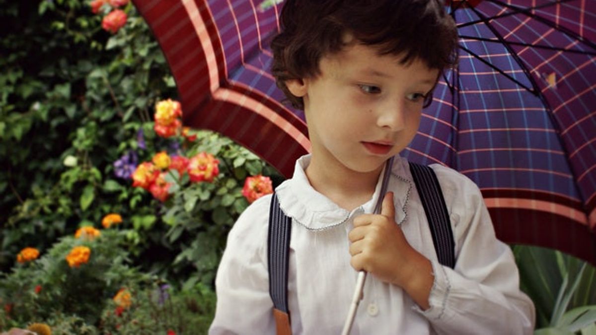 5 Considérations Parentales Avant De Permettre Aux Enfants De Jouer Sous La Pluie