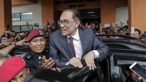 マレーシアの政治家アンワル・イブラヒムは、2018年5月16日、歴史の中で刑務所から釈放されました