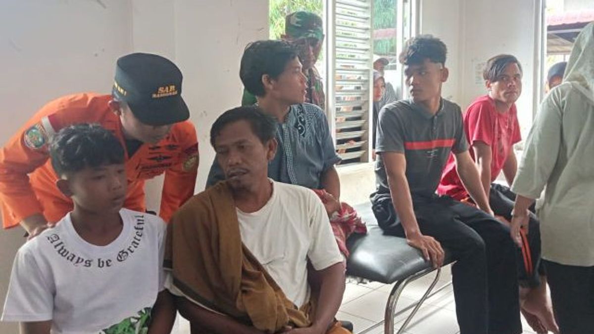 Hit By Hurricane Bagan Karam Ship In West Sumatra's Bangis Waters, 6 People Missing