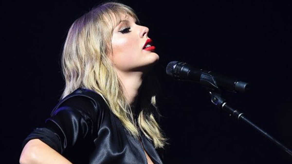 Taylor Swift Minta Bantuan Fans untuk Melawan Scooter Braun