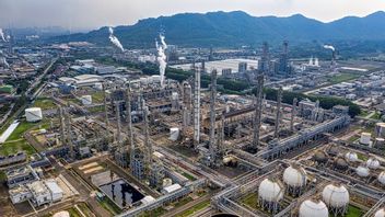 中国停止太阳能和汽油出口，因为美国和以色列袭击伊朗扰乱原油供应