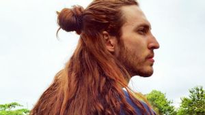 Pria 'Rapunzel' dengan Rambut 2 Kaki: Bikin Iri Wanita Tapi Diejek Pria