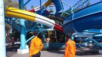 Enjoying The Rest Of The Vacation, Water Park Visitors In Surabaya Fall From A Height Of 10 Meters Due To A Collapsed Slide