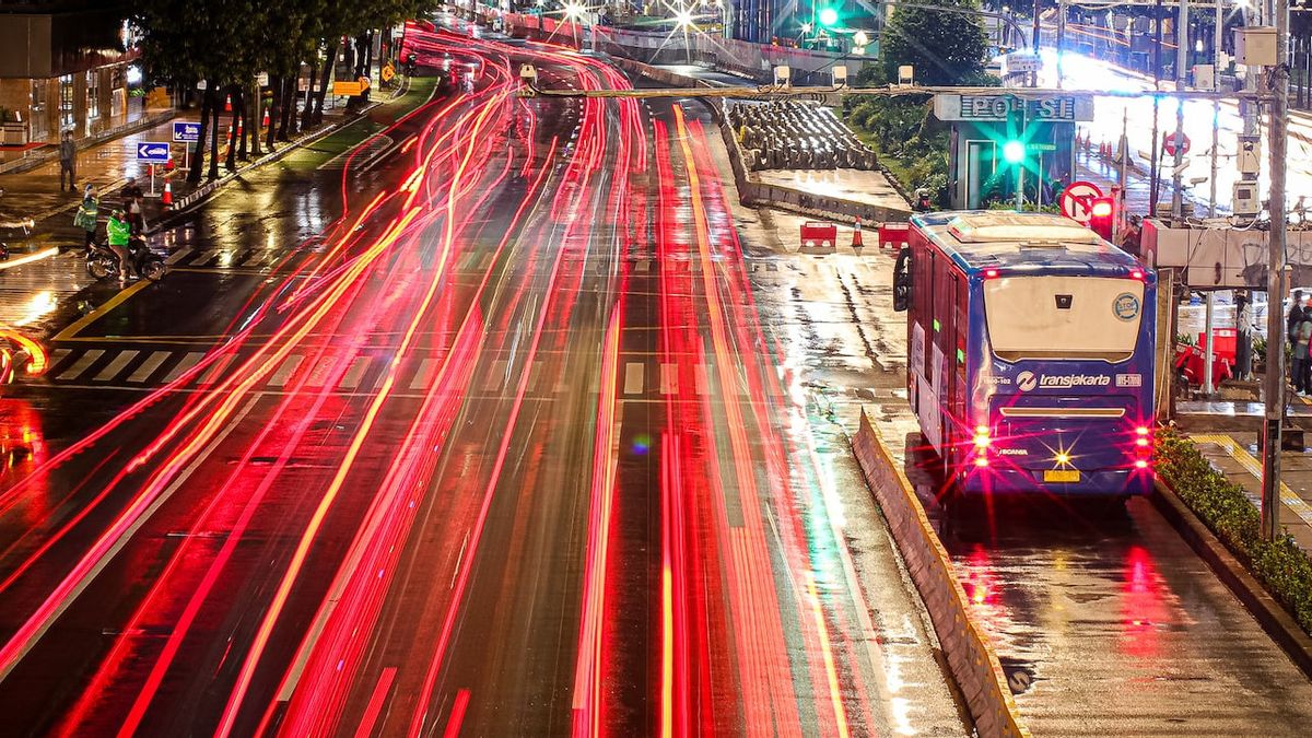 Banyak Busnya Parkir Meski Jam Sibuk, Transjakarta: Tak Mungkin Semua Beroperasi, Harus ada yang Dicadangkan