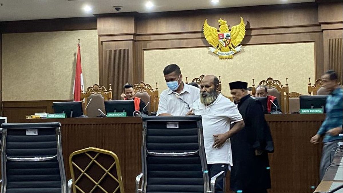 Masih Muntah-muntah dan Sulit Makan, Lukas Enembe Tak Bisa Ikuti Sidang Vonis Besok