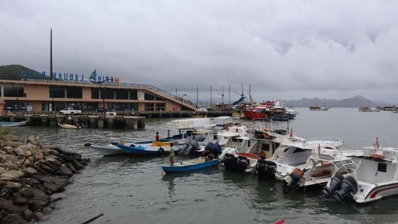 Vagues et vents brisés, KSOP a interdit les navires de naviguer vers l’île de Komodo pendant 6 jours