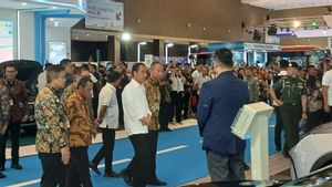 Jokowi Tampak Kunjungi Gelaran PEVS 2024 Jumat Sore Ini