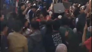 Brankas Uang Sahroni Dijarah, Warga Disawer Dollar Singapura