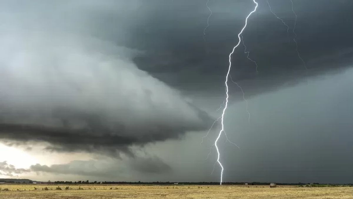 BMKG Warns Jambi Residents To Beware Of Lightning Ahead Of The Entry Of The Rainy Season