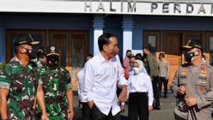 Varian Omicron Muncul di Singapura, Jokowi Wanti-wanti Polda di Perbatasan: Yang Bawa Virus Bisa Bule Tapi Bisa WNI 