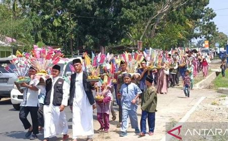 Peringati Maulid Nabi, Ratusan Masyarakat Bengkulu Arak Nasi Tumpeng