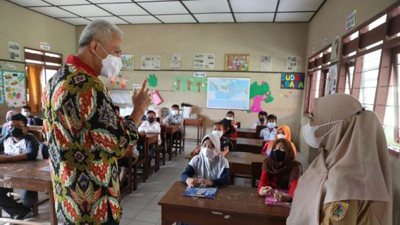 Find Students Ignoring Health Protocol, Ganjar Pranowo Grade SD Negeri 1 Wadunggetas School Not Eligible For PTM