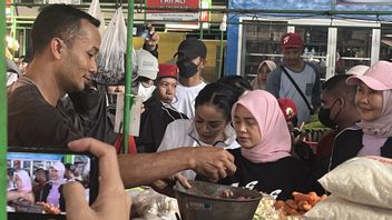Ati Moh Blusukan Vérifiez le prix des besoins principaux à Malang, les commerçants se plaignent du prix de l’aubergie blanche