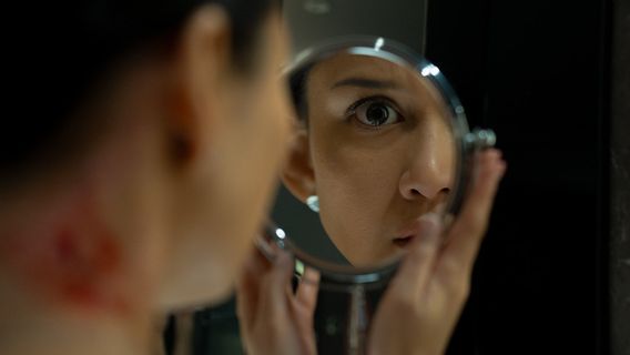 Review Film <i>A Normal Woman</i>: Potret Lapisan Permasalahan Perempuan