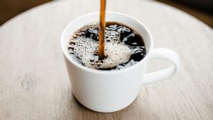 Healthy Coffee Drinking Tips From Biochemical Experts