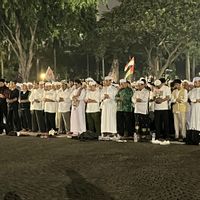 Padati Monas, Peserta Reuni 212 Salat Gaib untuk Korban Bencana Sumatera