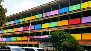 KPAI SMPN 132 Cengkarengの学生の転倒の原因であると疑われる学校環境における喫煙生徒の批判
