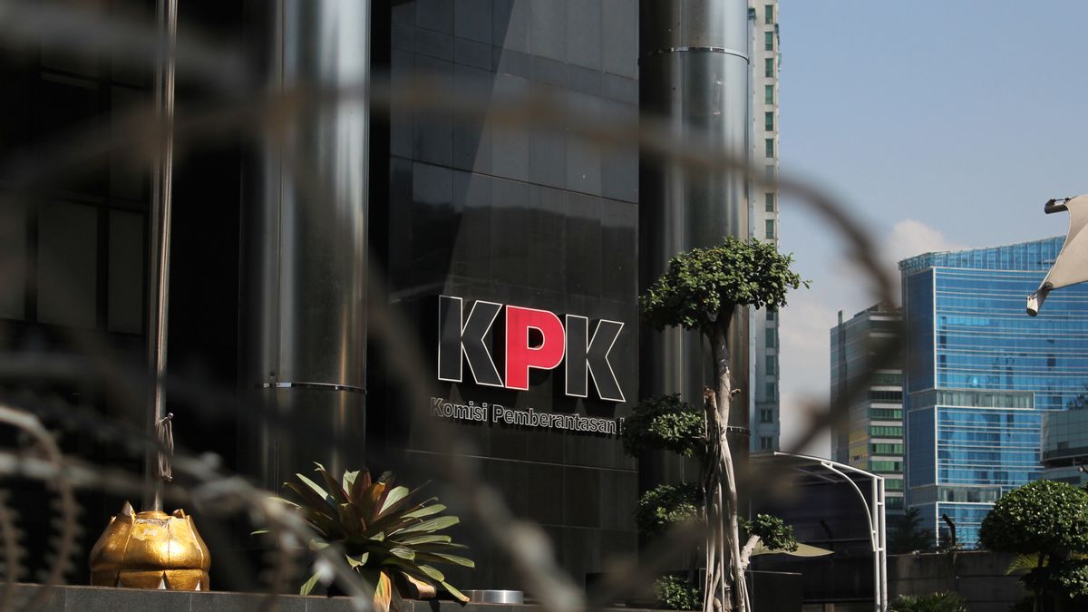 2022唯一の2週間を実行し、KPKはベカシ市長とペナジャムパサーウタラの摂政を逮捕しました
