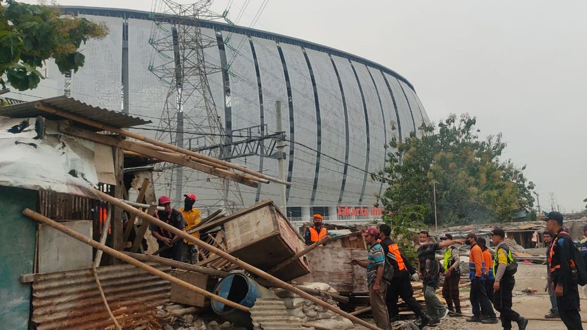 Bedeng di Sepanjang Rel Dekat JIS Dibongkar, KAI Klaim Tak Ada Penolakan Warga