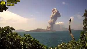 Gunung Anak Krakatau Erupsi, Lontaran Abu Vulkanik Setinggi 2,5 Km
