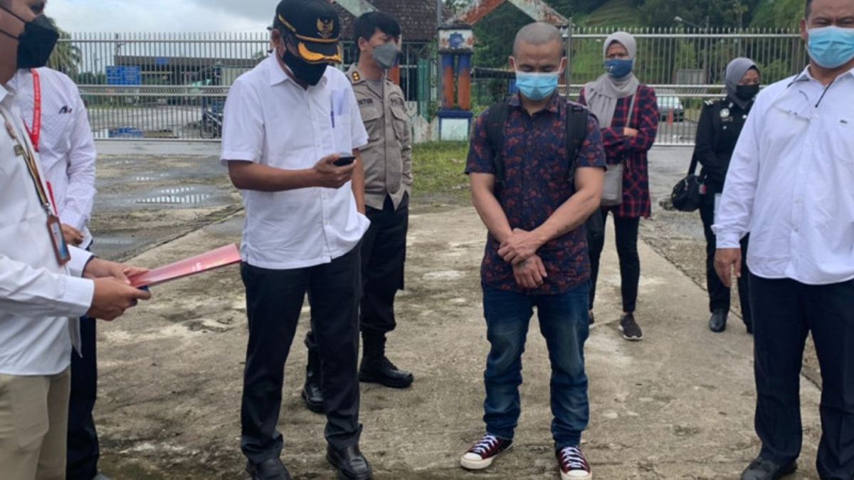 妻の絞首刑から解放され、バンテーン出身のインドネシア市民がマレーシアから送還