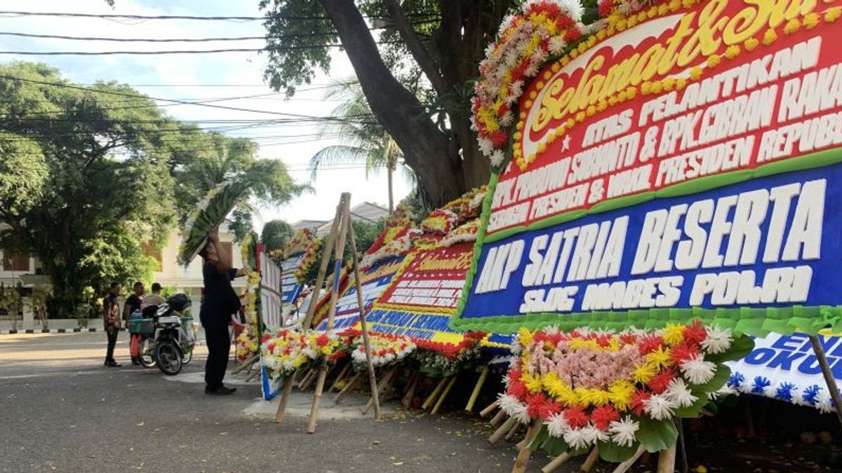 Karangan Bunga Flows To Prabowo Subianto's Residence After The Inauguration