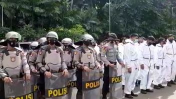 Rizieq将来到Polda Metro Jaya，警察使用个人防护设备
