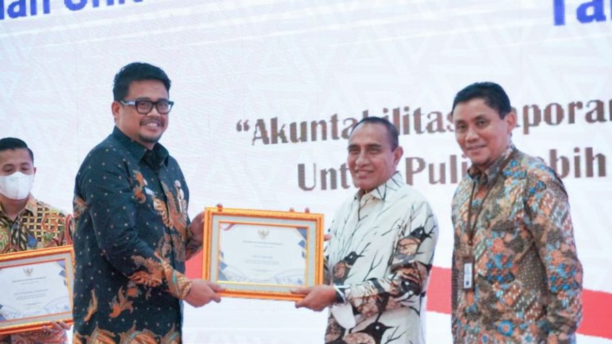 Medan Mayor Bobby Nasution Received The Minister Of Finance Sri Mulyani Award For WTP Financial Reports