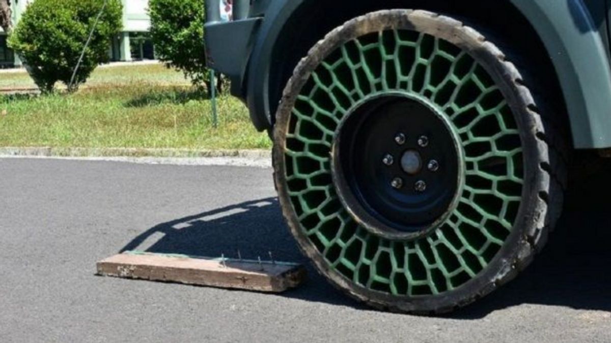 轮胎没有空气由 TNI ADA 制造，具有更强的耐用性和防泄漏性！